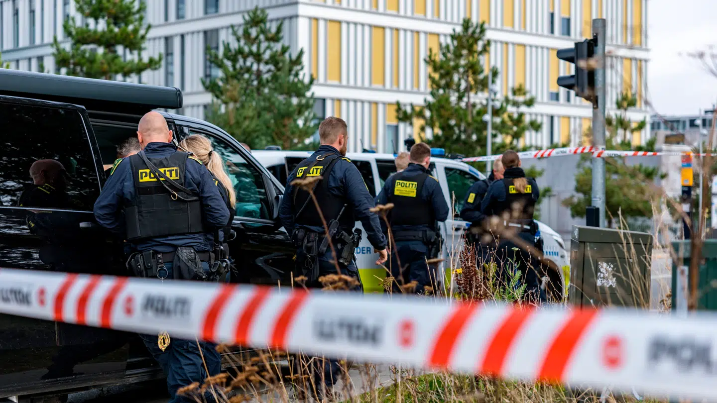 Politiet er til stede på Kettegård alle i Hvidovre i forbindelse med et knivstikkeri tirsdag den 7. oktober 2025.
