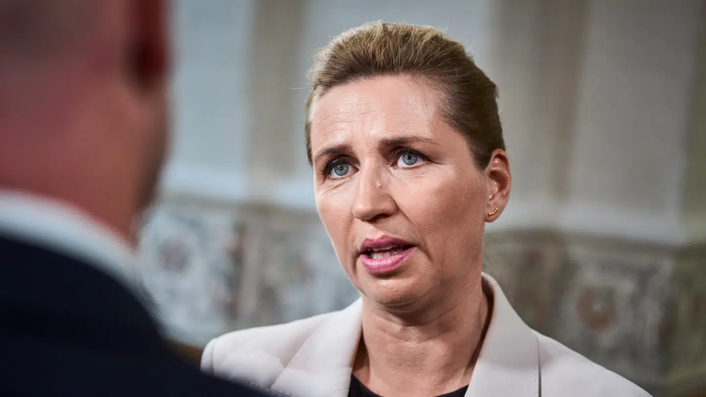 Socialdemokratiet har fået et nej til at sende en anden end statsminister Mette Frederiksen (S) til partilederdebat tirsdag aften på DR2, der er optaget af et andet program. Det møder nu stor kritik.