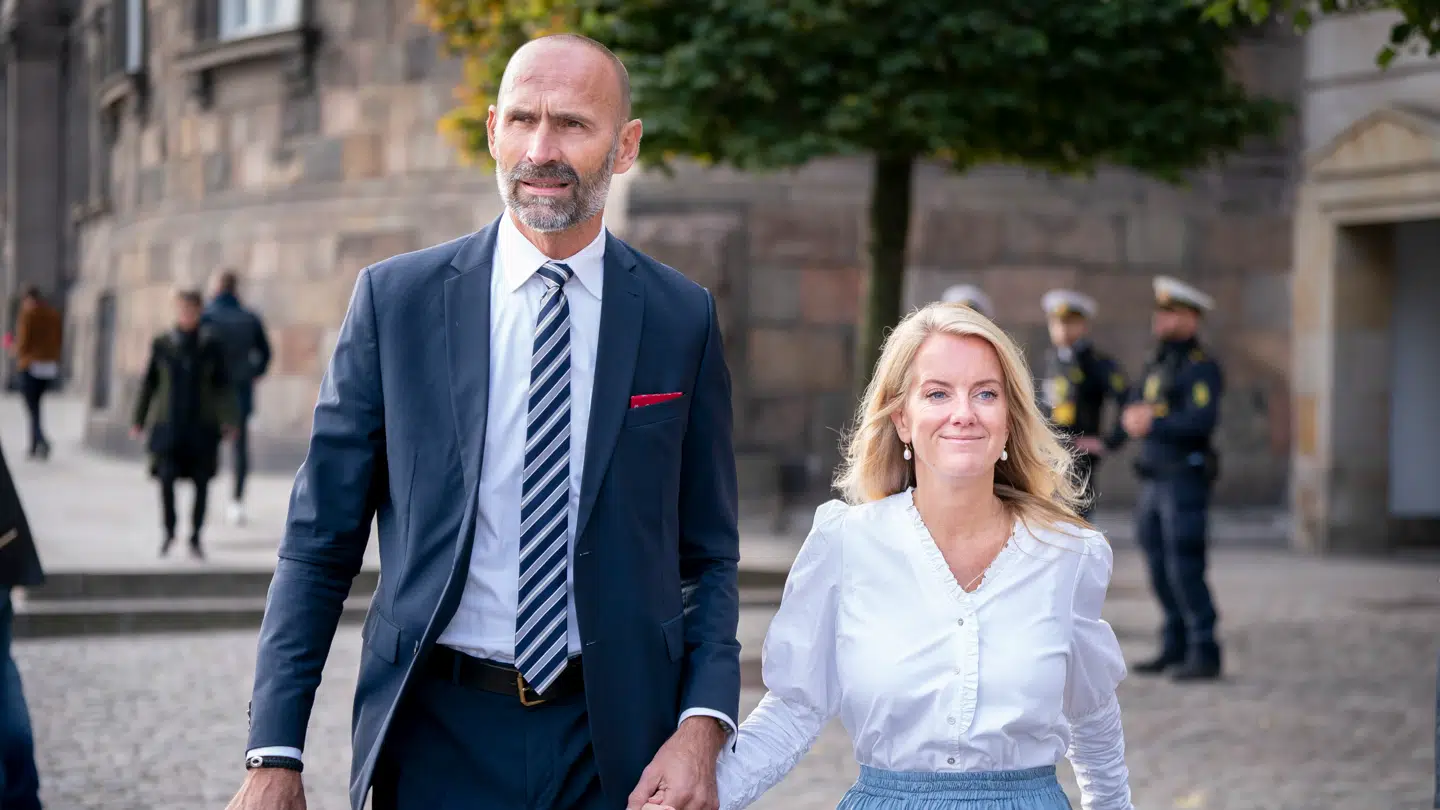 Pernille Vermund kan sammen med sin mand Claus Bretton-Meyer kalde sig ejere af en villa helt ned til vandet.