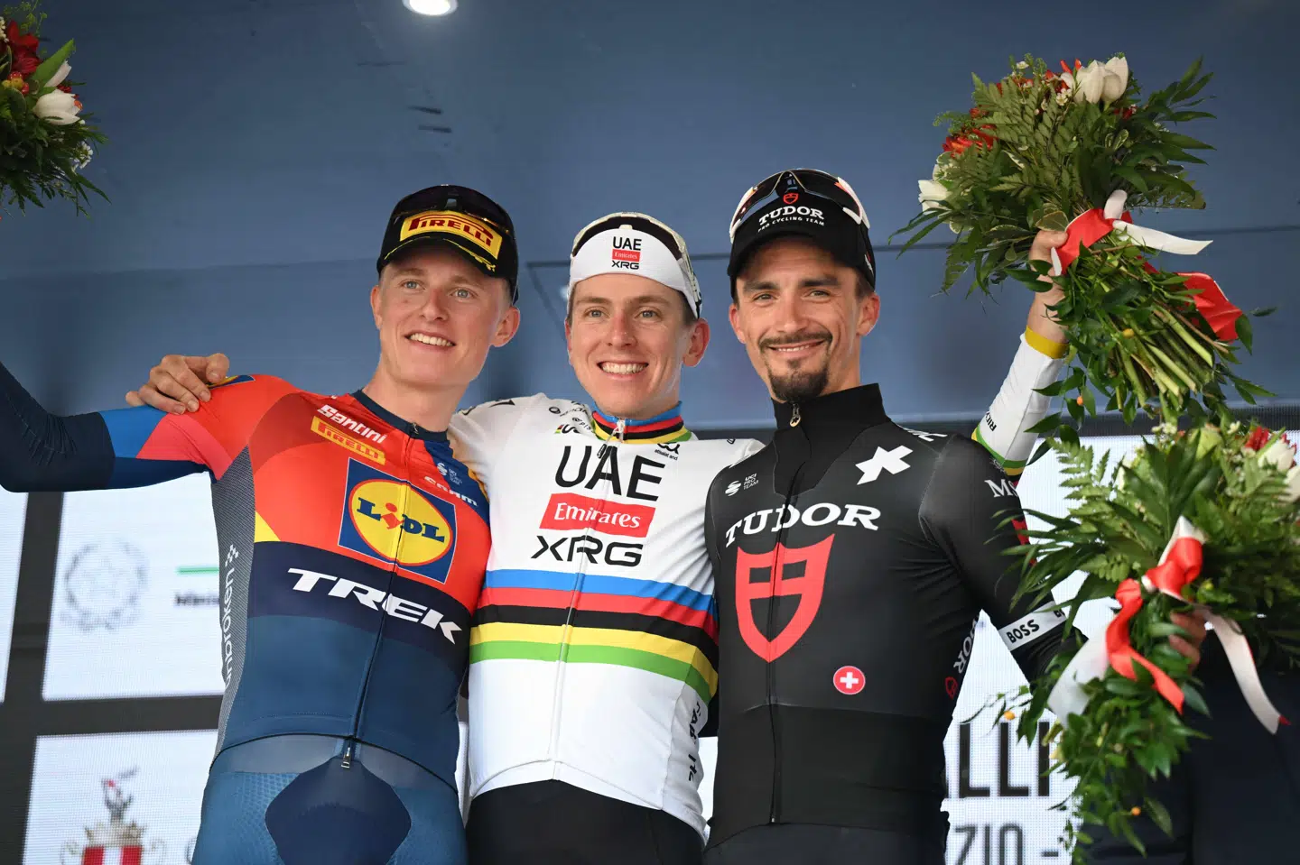 19-årige Albert Withen Philipsen var i selskab med den forsvarende dobbelte verdensmester Tadej Pogacar og den tidligere dobbelte verdensmester Julian Alaphilippe på podiet.