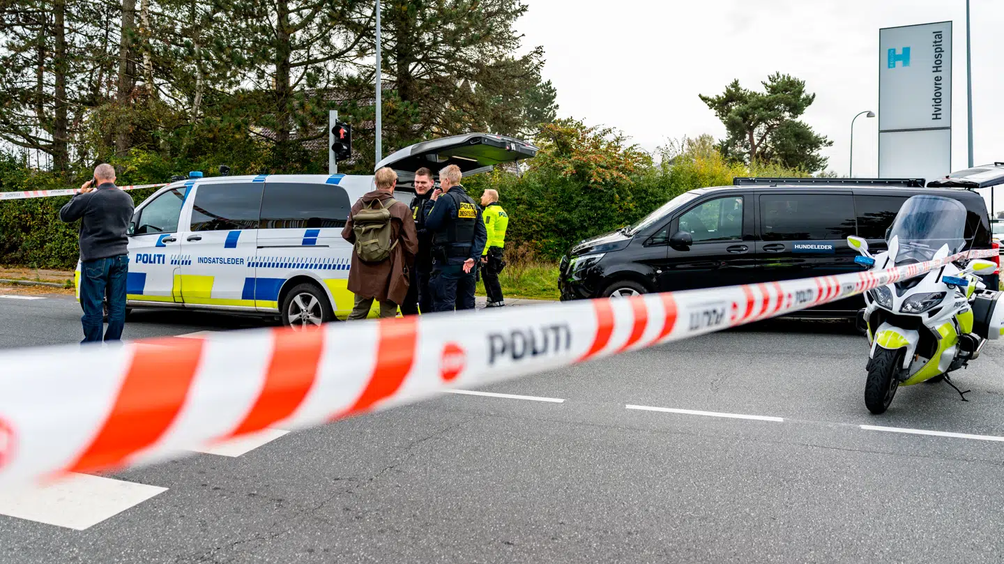 Politiet var til stede på Kettegård alle i Hvidovre i forbindelse med et knivstikkeri tirsdag den 7. oktober 2025.