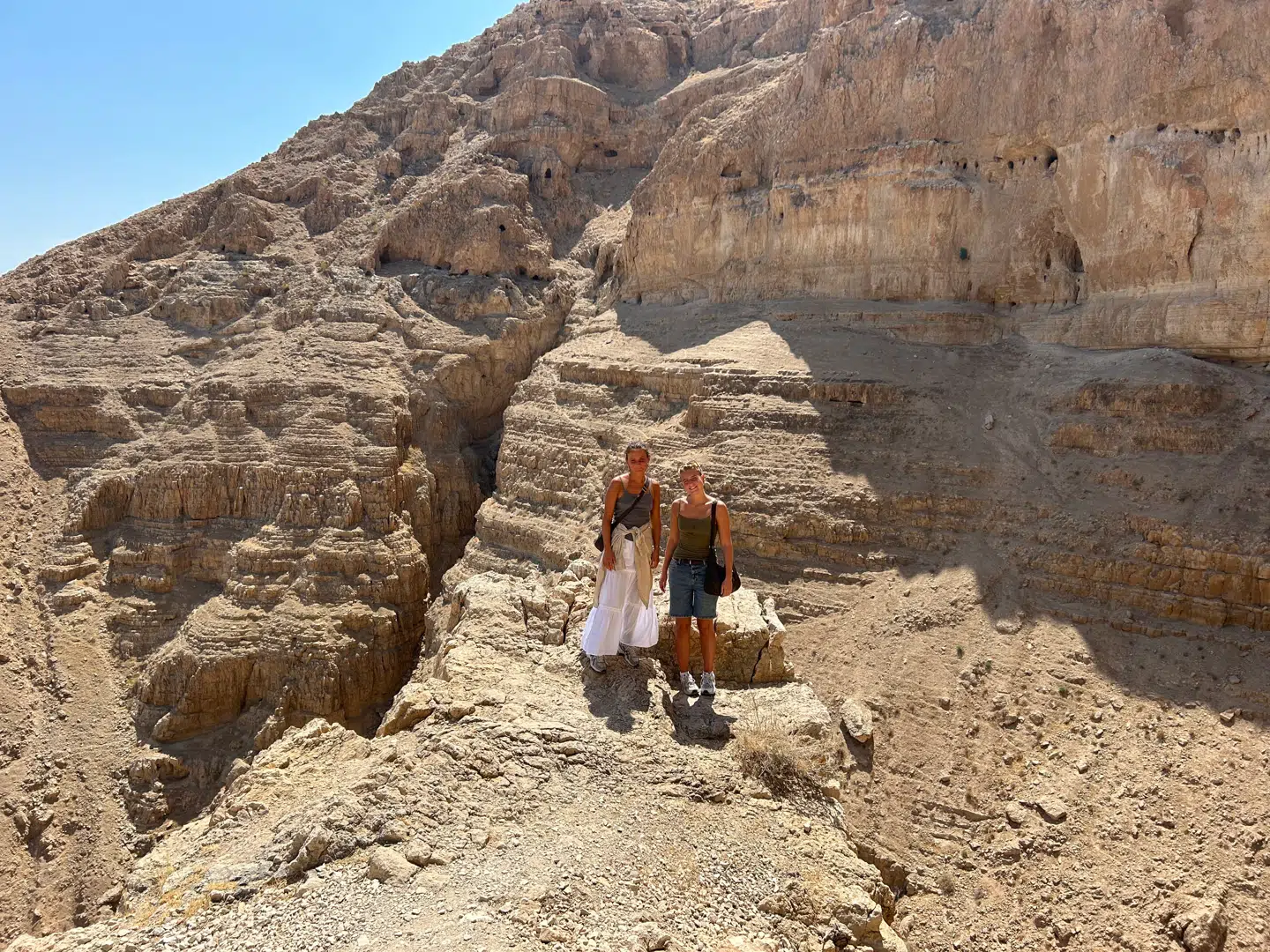 De journaliststuderende Katrine Hoppe og Julie Kurir Neumann fotograferet under deres rejse på Vestbredden. En rejse, der bød på en meget voldsom oplevelse. Privatfoto