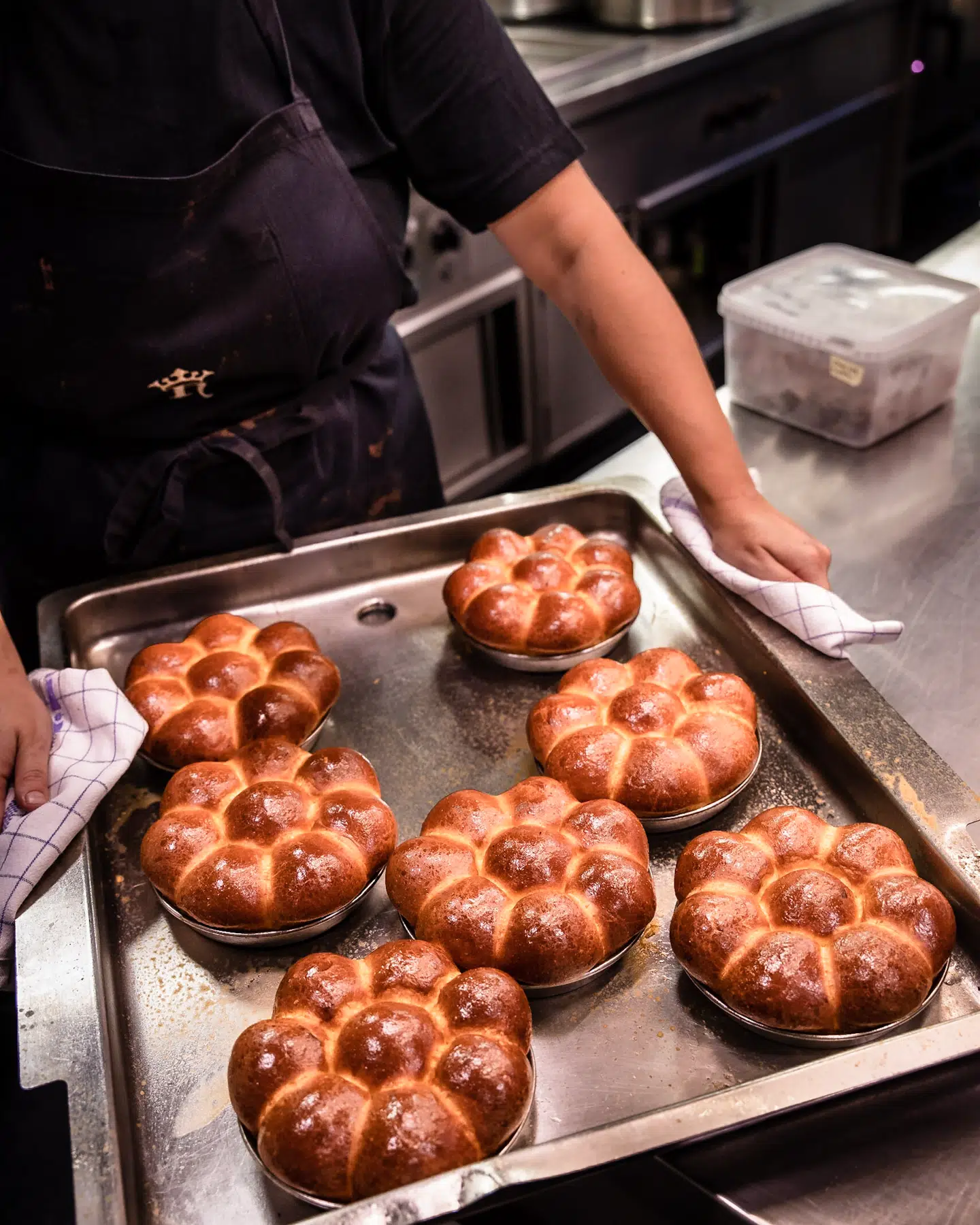 Kong Hans Kælder åbnede 1976 og blev i 1983 den første danske restaurant, der modtog en Michelin-stjerne.