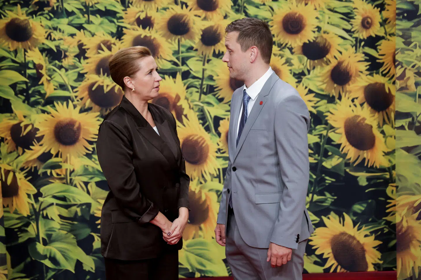 Statsminister Mette Frederiksen havde inviteret Grønlands regeringsleder, Jens-Frederik Nielsen, med til mødet i Det Europæiske Politiske Fællesskab i København i sidste uge. Her mødte Jens-Frederik Nielsen blandt andre EU-Kommissionens formand, Ursula von der Leyen (Arkivfoto).