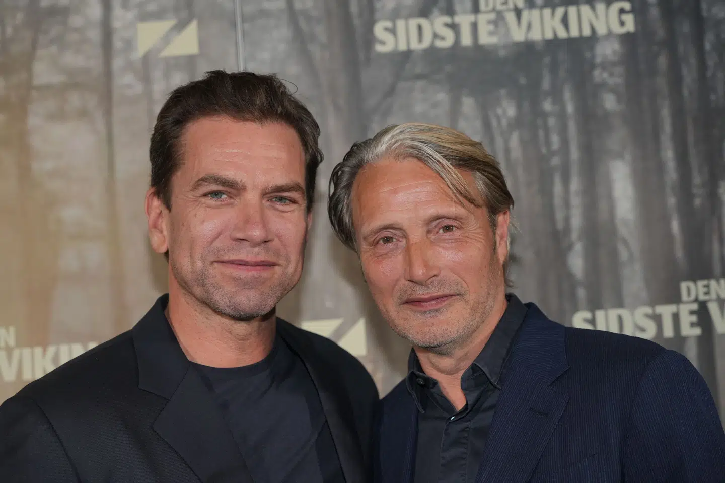 Nikolaj Lie Kaas og Mads Mikkelsen til gallapremieren for "Den sidste viking" onsdag aften. Skuespillerne har været med i samtlige film instrueret af Anders Thomas Jensen.