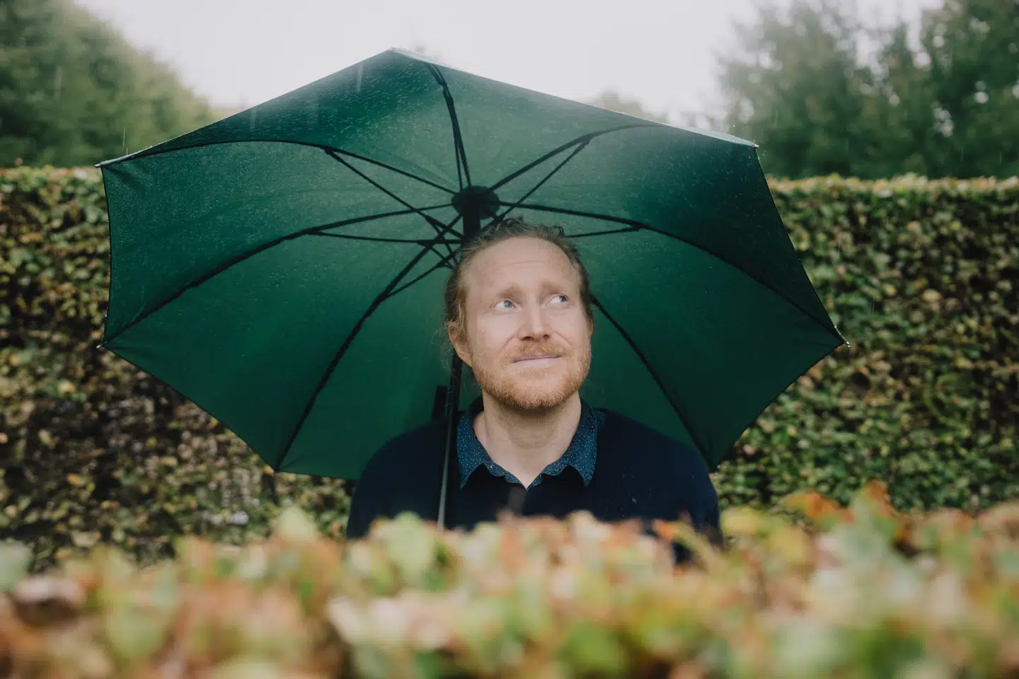 Kampen mod klimaforandringer risikerer at køre af sporet, når grønne dydsmønstre i den øvre middelklasse soler sig i deres private forbrugsmønstre, mener sociologen Christoph Ellersgaard. I en ny bog argumenterer han sammen med sine medforfattere for en klassebaseret klimapolitik.