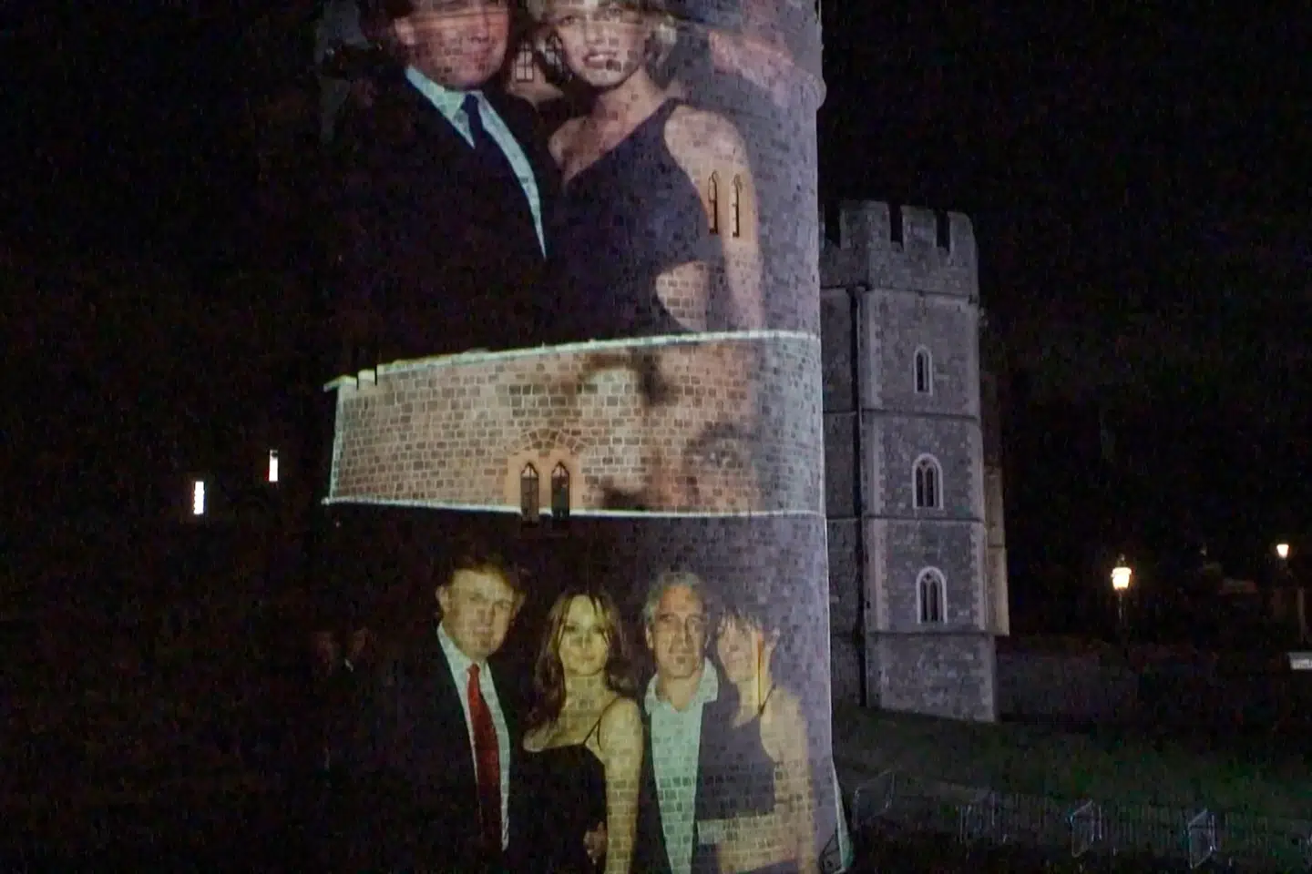 Som det ses på det nederste billede her, har Donald og Melania Trump tidligere hængt ud med Jeffrey Epstein – noget som aktivister gjorde opmærksom på, da det amerikanske præsidentpar for nylig besøgte Storbritannien.