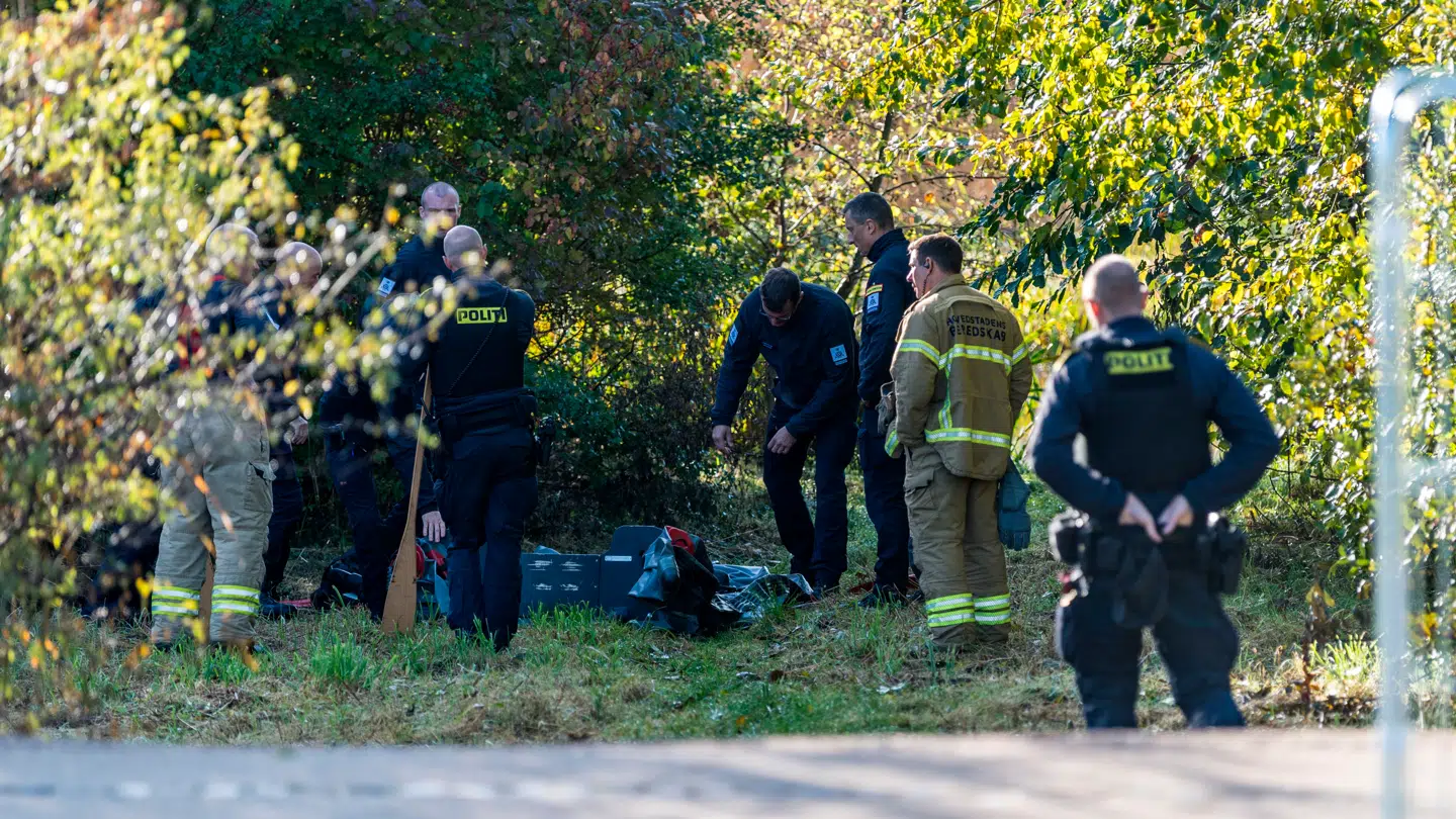 Torsdag formiddag er politiet talstærkt til stede ved Utterslev Mose i København.
