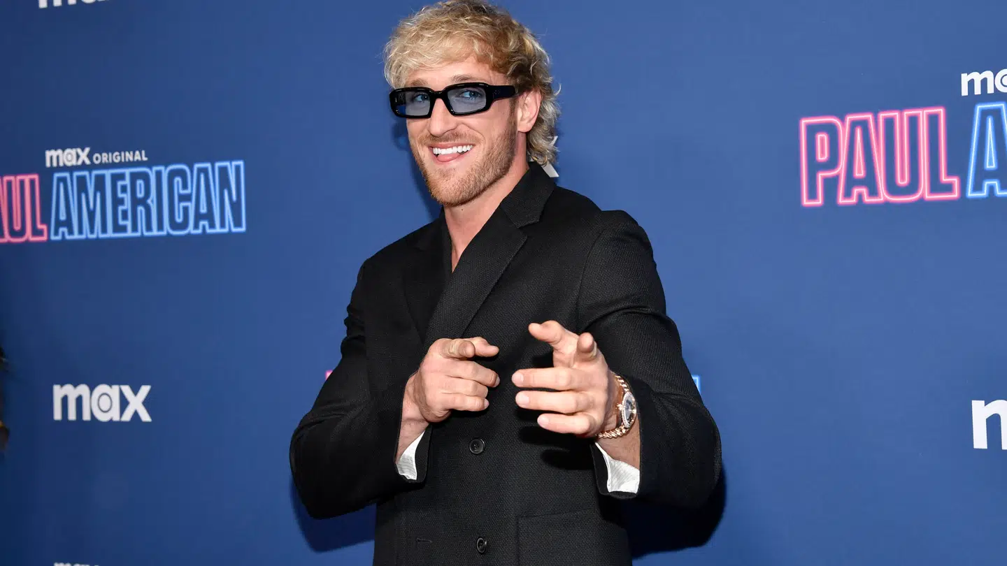 Logan Paul har brugt 10 millioner dollars på at samle sjældne Pokémonkort.