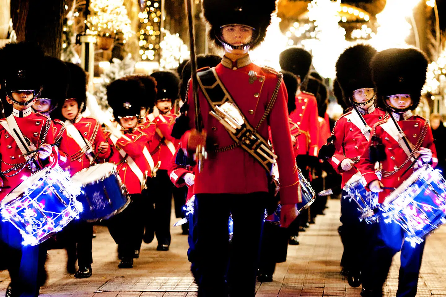 Tivoligarden har eksisteret næsten lige så længe som haven. Her ses de med lys til jul i Tivoli.
