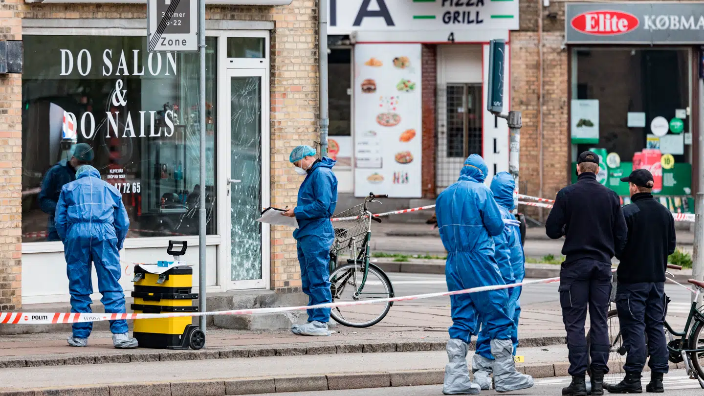 En håndgranat blev sprængt foran en neglesalon på Frederikssundsvej i København 21. april.