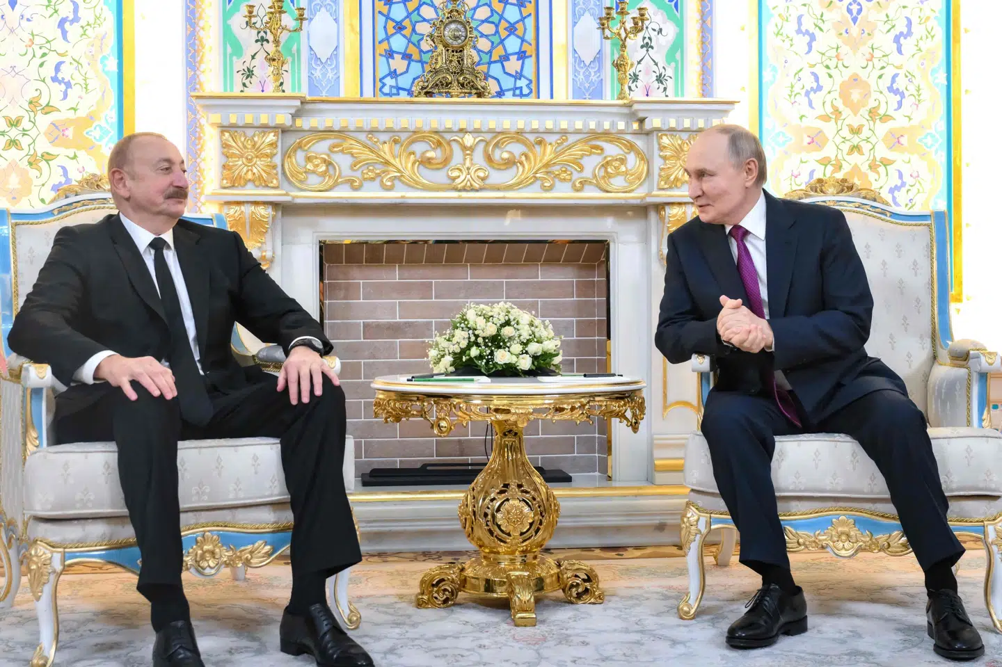 Aserbajdsjans præsident, Ilham Aliyev, og Ruslands præsident, Vladimir Putin, har torsdag holdt møde i Dusjanbe i Tadsjikistan.