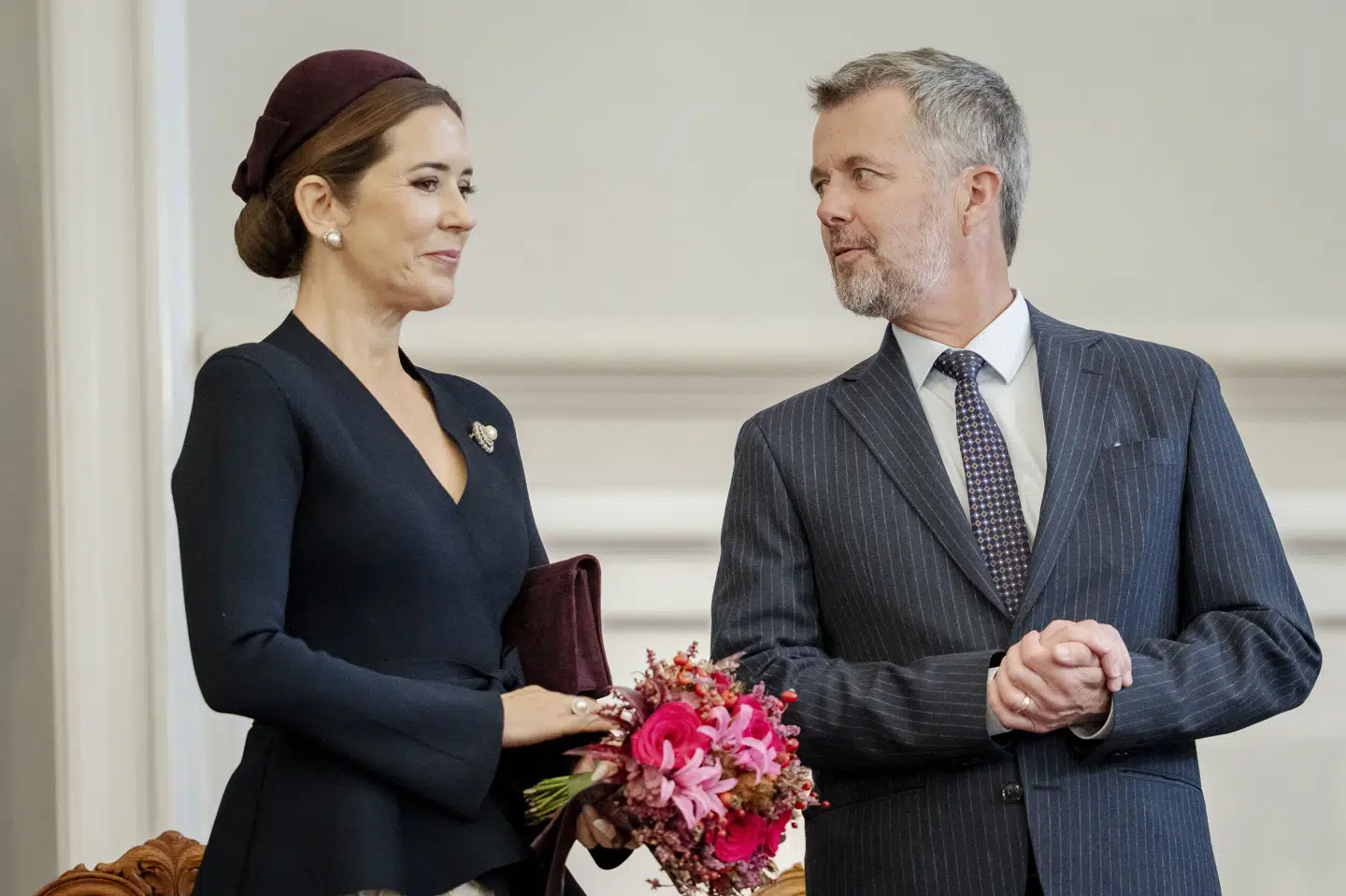 Dronning Mary og Kong Frederik var med til Folketingets åbning tirsdag. Senere i oktober skal kongeparret på statsbesøg i Letland. (Arkivfoto).