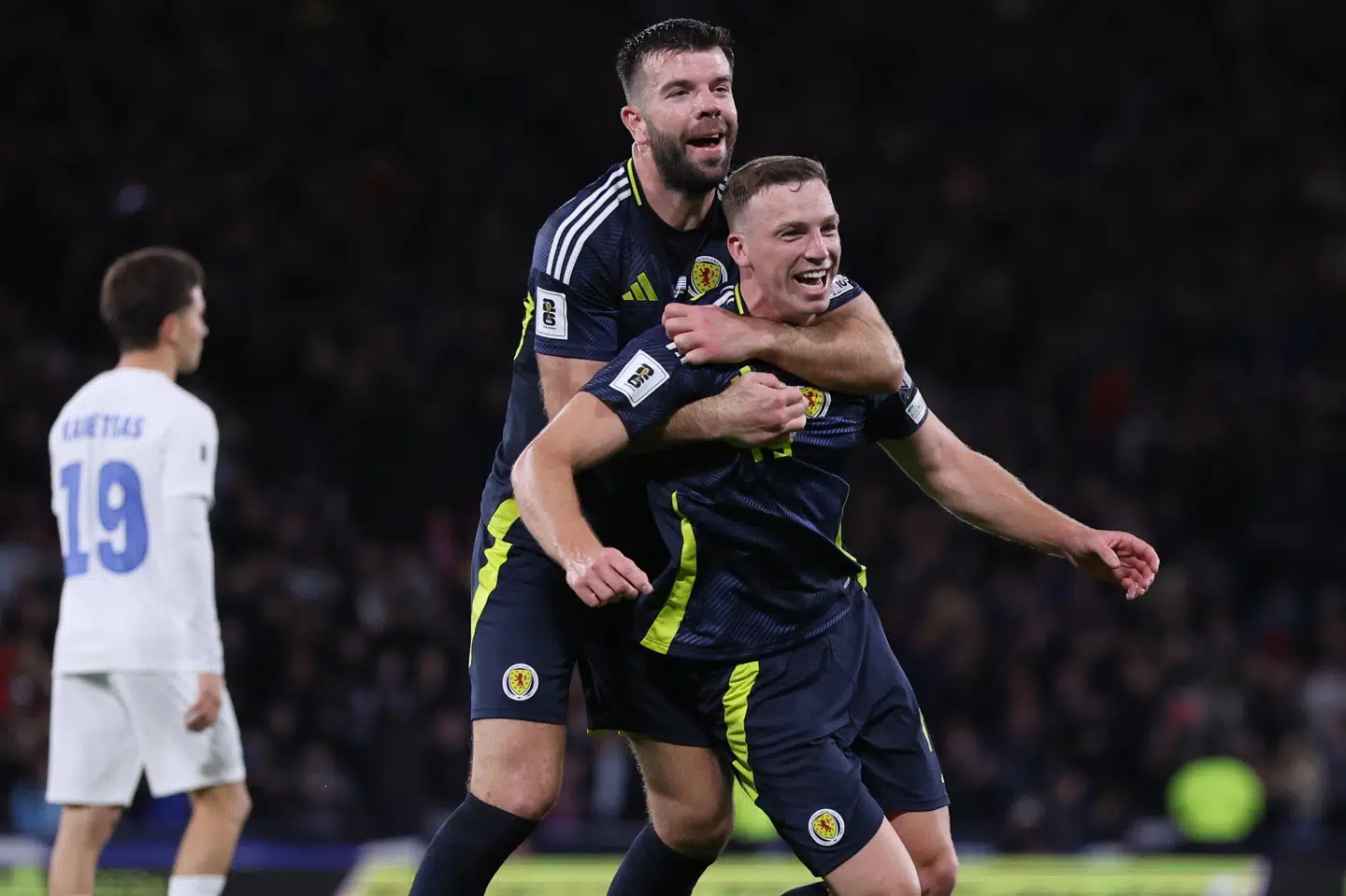 Lewis Fergusons scoring ti minutter sendte Skotland på kurs mod sejren.