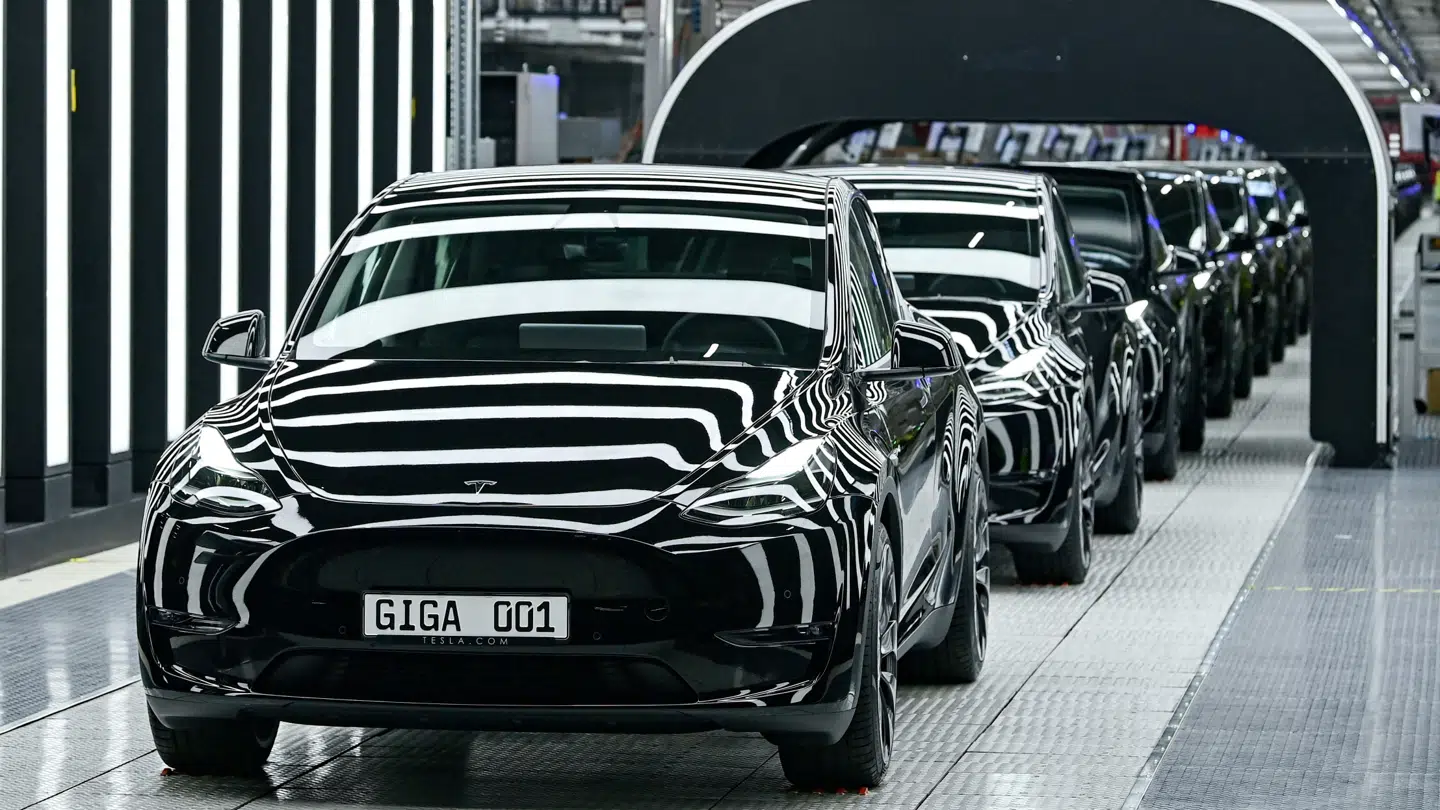 Selvom konkurrenterne havde frygtet en lavere pris, kommer Teslas nye model til at starte en priskrig på det danske elbilmarked, vurderer en ekspert.