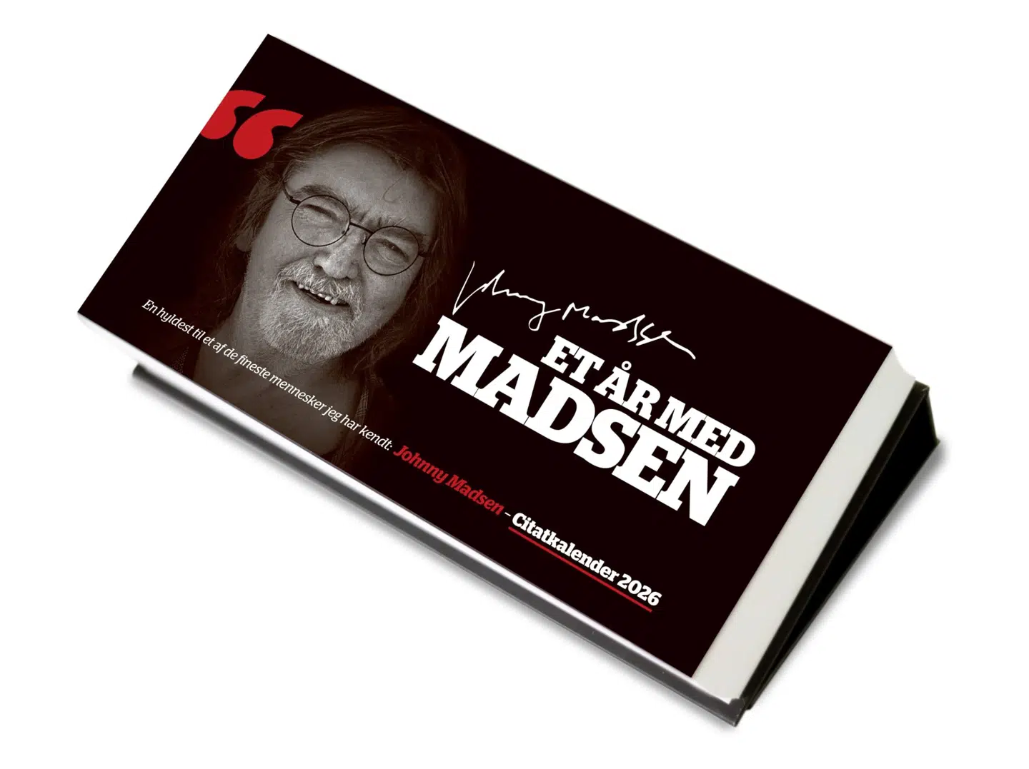 Her ses citatkalenderen med Johnny Madsens sproglige spidsfindigheder, som hans tidligere manager Henrik 'Røde' Madsen har sat i handlen uden den afdøde musikers families samtykke. Foto: derfor! / PR
