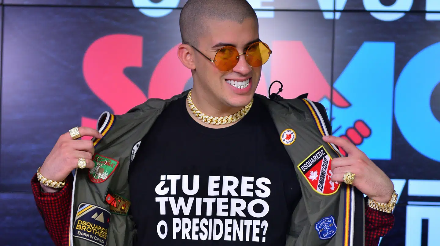 Den puertoricanske rapper Bad Bunny tilbage i 2017 med en T-shirt, som siden har hjemsøgt ham.