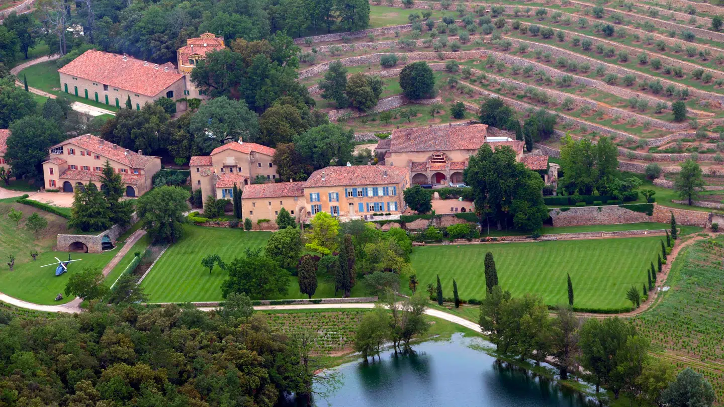 ARKIV. Her ses Brad Pitt og Angelina Jolies vingård Château Miraval i det sydfranske tilbage i 2008.