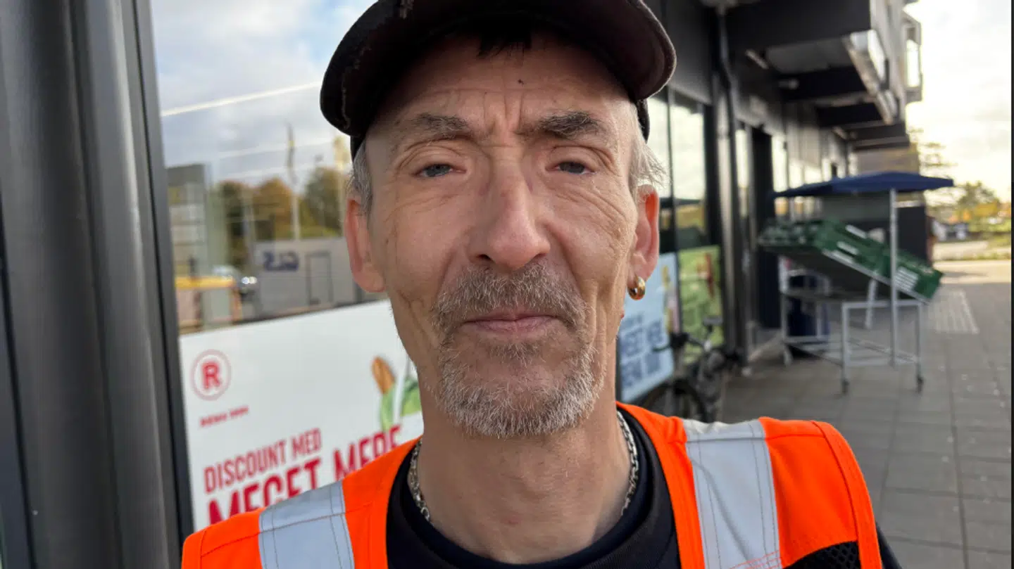Her ses Niels Hansen på 52 år stå i sin orange arbejdsvest i en absolut S-højborg. Han går nu en anden vej end Socialdemokratiet.