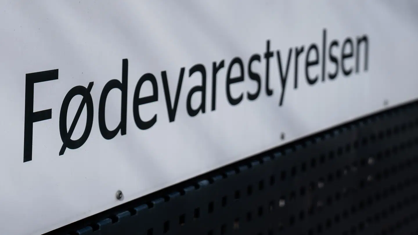 Fødevarestyrelsen følger op på analyser af det forurenede korn og ved en række kontroller i landet. Fødevarestyrelsen vil også afklare om de virksomheder, der har modtaget det forurenede korn skal iværksætte yderligere tiltag.