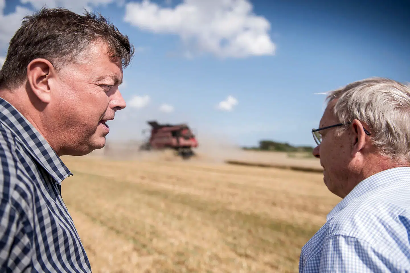 Fødevareminister Mogens Jensen (S) besøgte i august sammen med formanden for Landbrug & Fødevarer, Martin Merrild, planteavler Lars Korsholm Hansen i Store Heddinge.