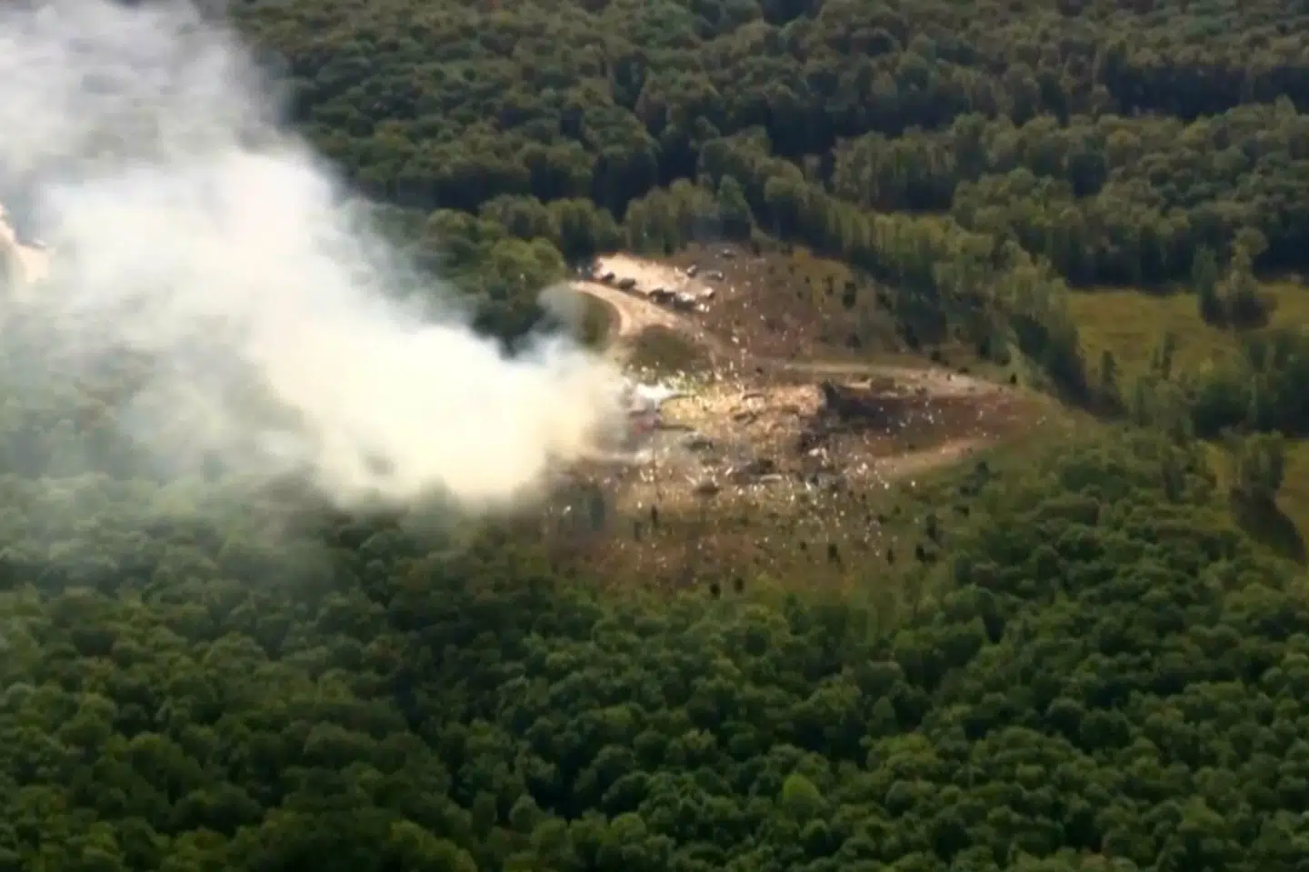 Røg efter en eksplosion ved en sprængstofvirksomhed i den amerikanske delstat Tennessee.