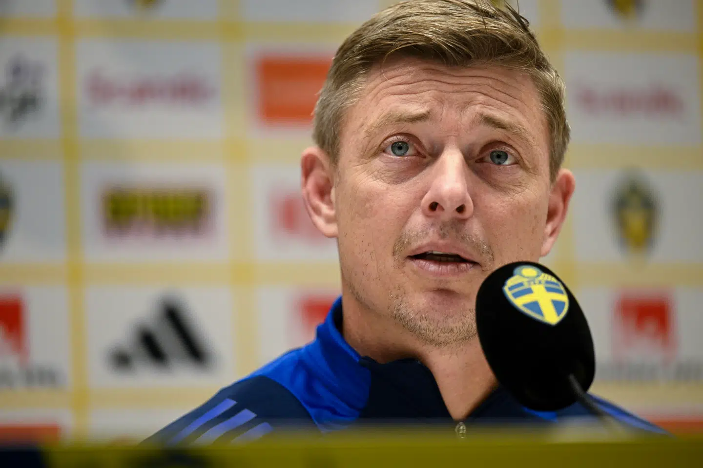 Jon Dahl er tidligere spiller på det danske fodboldlandshold, som han scorede rekordmange mål for.