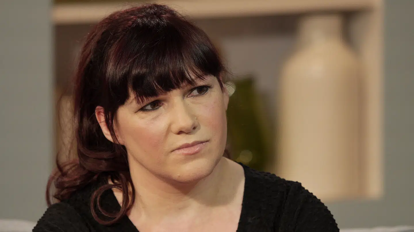 Joanne Mjadzelics fortæller, at hun nu lider af PTSD og selvskade efter at have været kærester med Watkins.