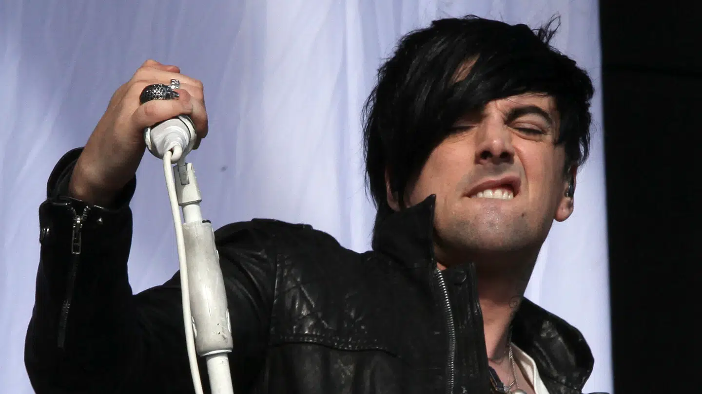 Watkins var forsanger i bandet Lostprophets.