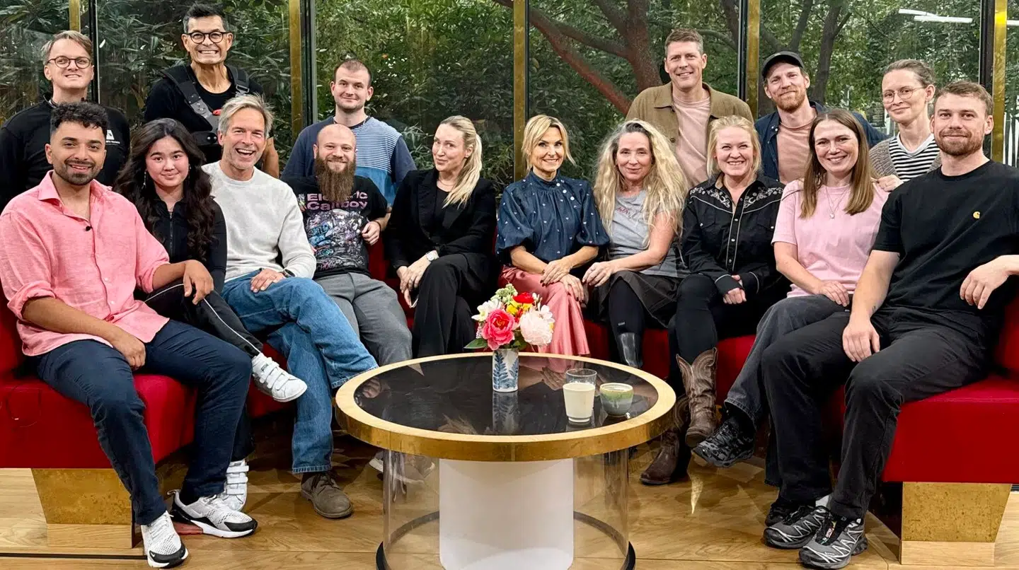 Her ses den ikoniske røde sofa under søndagens program, der dermed bliver dens sidste.