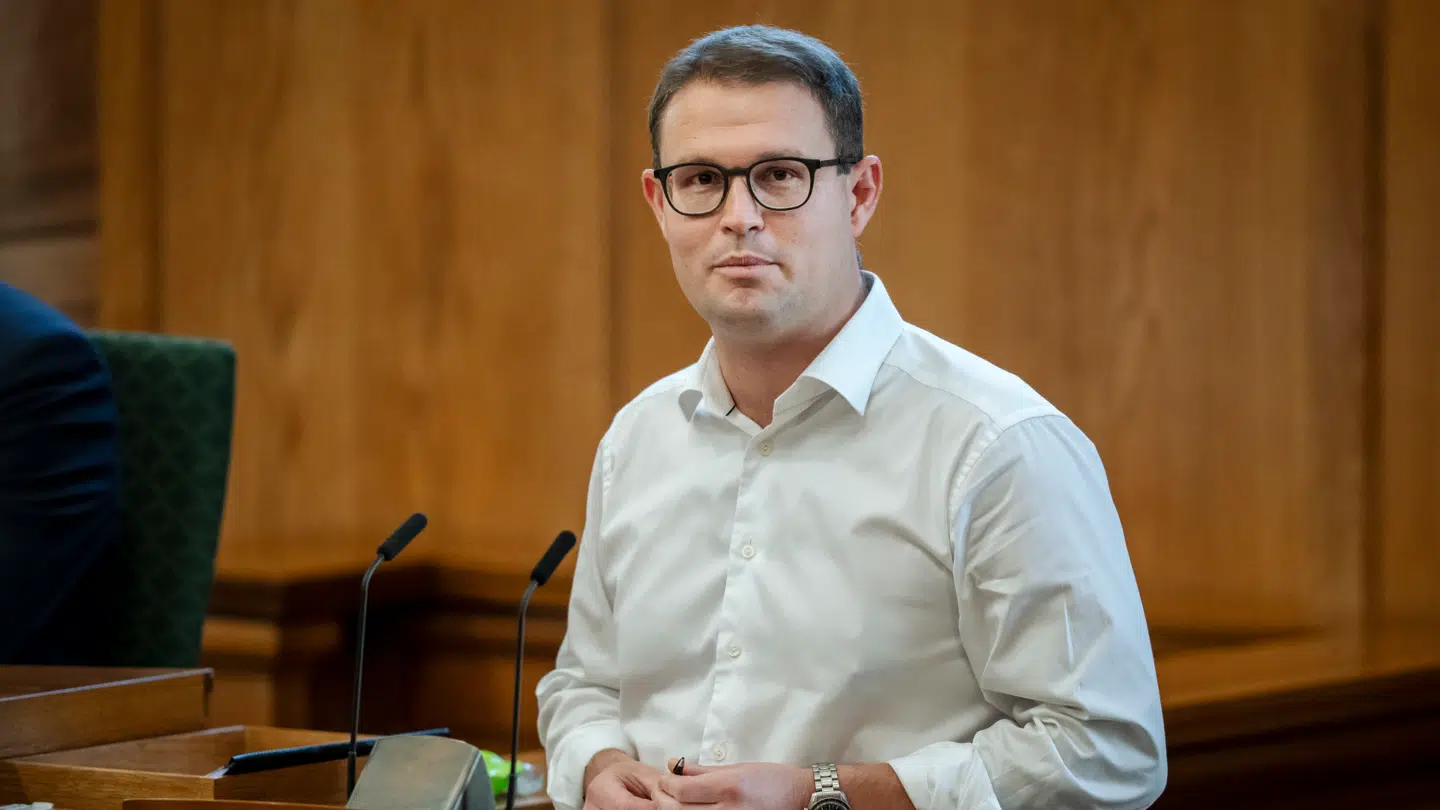 Christian Rabjerg Madsen (S) forholder sig til kritikken fra to mangeårige S-vælgere.