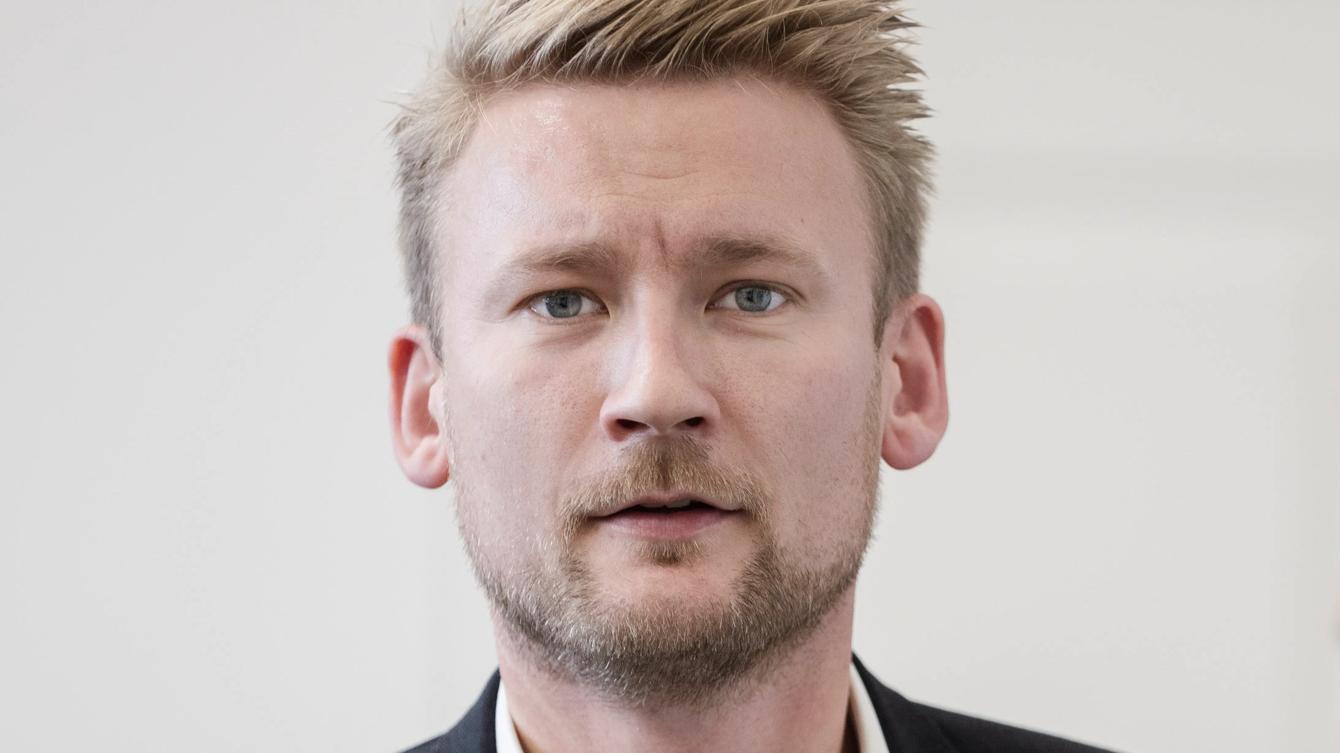 Raser over chefs indrømmelse: 'Det haster virkelig'