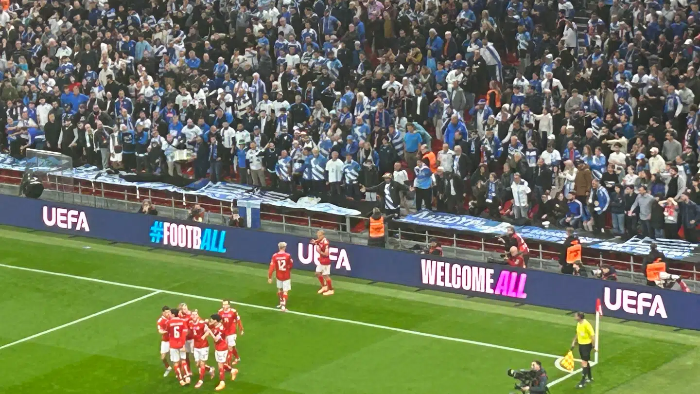 Højlund blev igen lagt for had og også buhet ud af de græske fans, da han blev udskiftet.