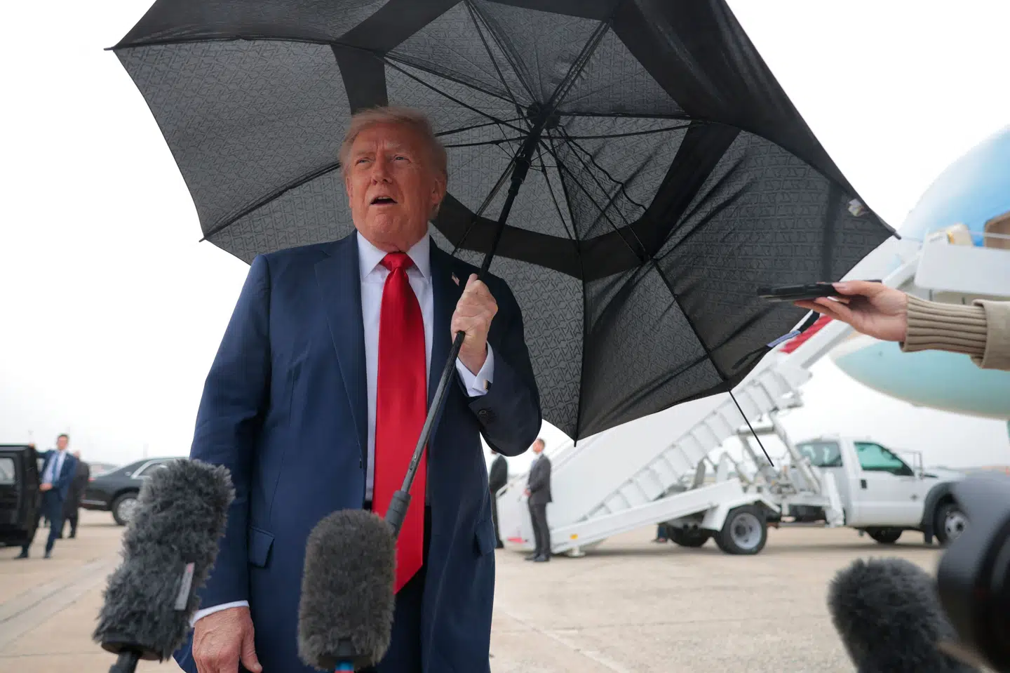 Donald Trump har sat kursen mod Mellemøsten, hvor han først skal forbi parlamentet i Israel og efterfølgende til Egypten, hvor han sammen med landets præsident står i spidsen for et fredstopmøde med fokus på Gaza.