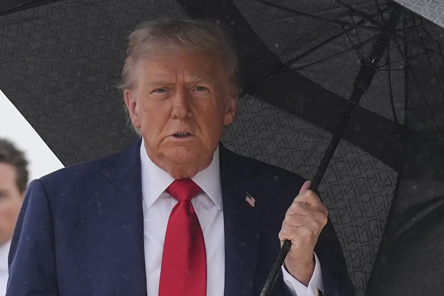 "Måske vi ikke gør det, men vi kan gøre det", sagde Trump om levering af Thomahawk-missiler sent søndag, da han satte kurs mod Israel.