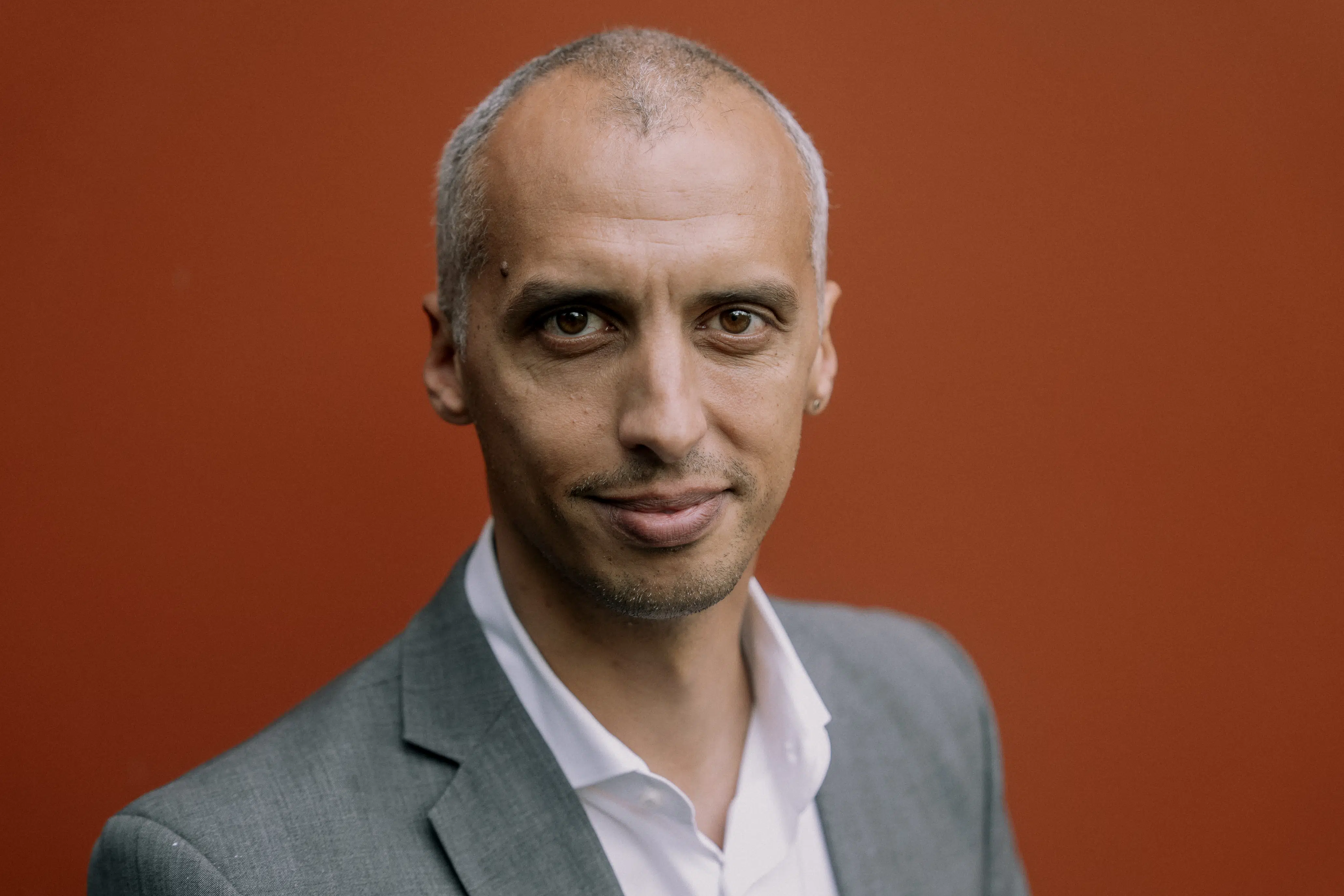 Mattias Tesfaye forsvarer kovending i sag om rød forfatter: »I sidste ende er det jo en politisk beslutning«