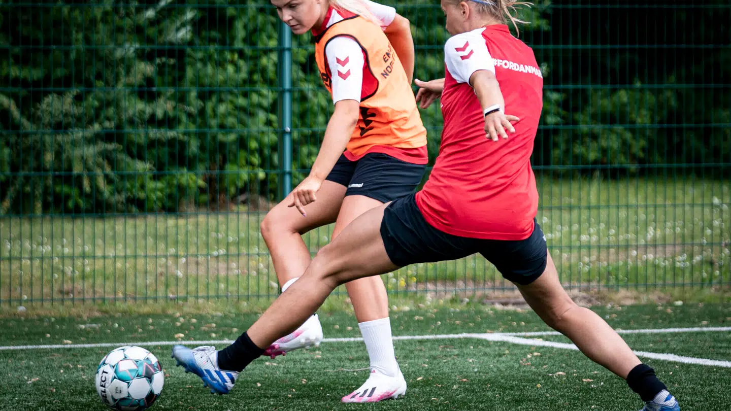 En lokalafdeling af DBU giver nu som den første grønt lys til, at biologiske mænd kan spille turneringskampe på kvindehold. Arkivfoto.