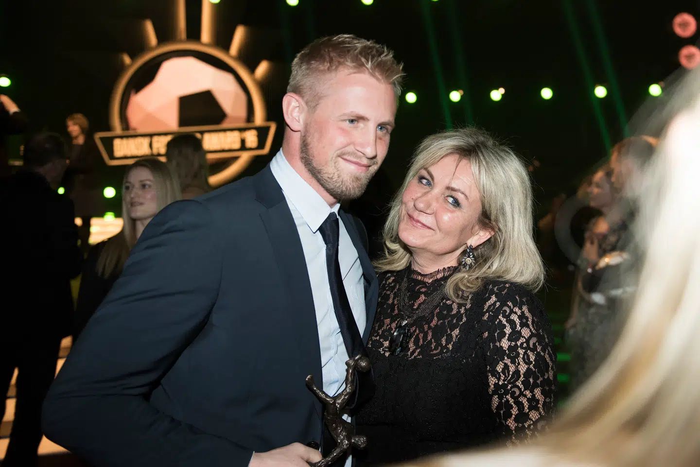 Bente Schmeichel og sønnen, landsholdsmålmanden Kasper Schmeichel. Foto: Liselotte Sabroe/Scanpix