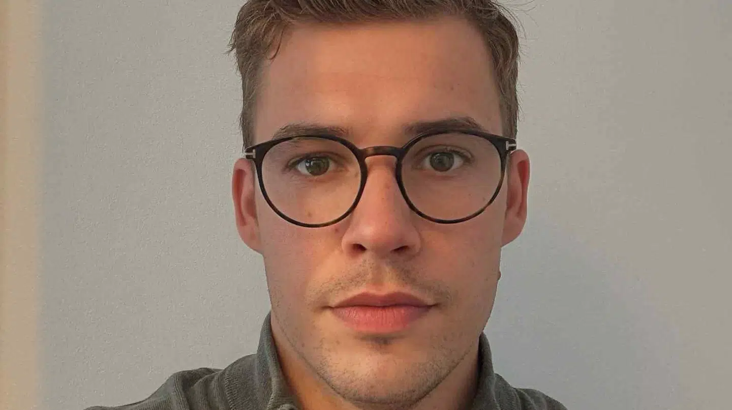 Christian de Gier arbejder som ludomanirådgiver i København, hvor han særligt ser en tendens i unge mennesker under 25, hvis gambling-problem er startet ved mikrotransaktioner.