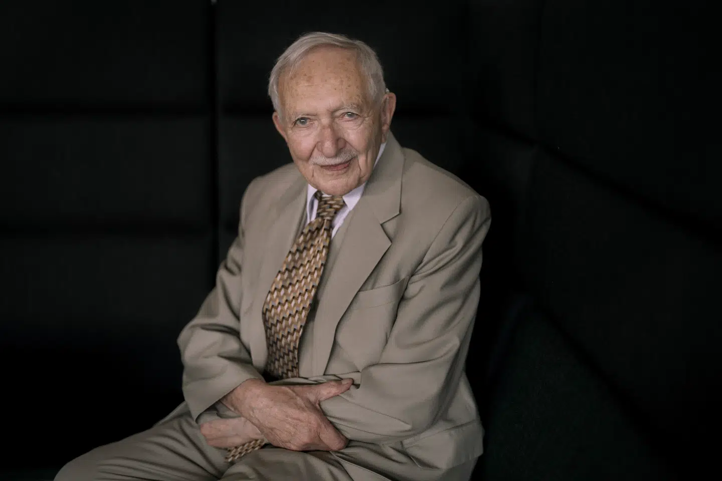 Forskere studerer »centenarians«, altså 100+-årige, for at blive klogere på, hvordan det lykkes dem at leve så længe. Berlingske har besøgt Kurt Piczenik, som netop har fejret 100-års fødselsdag.