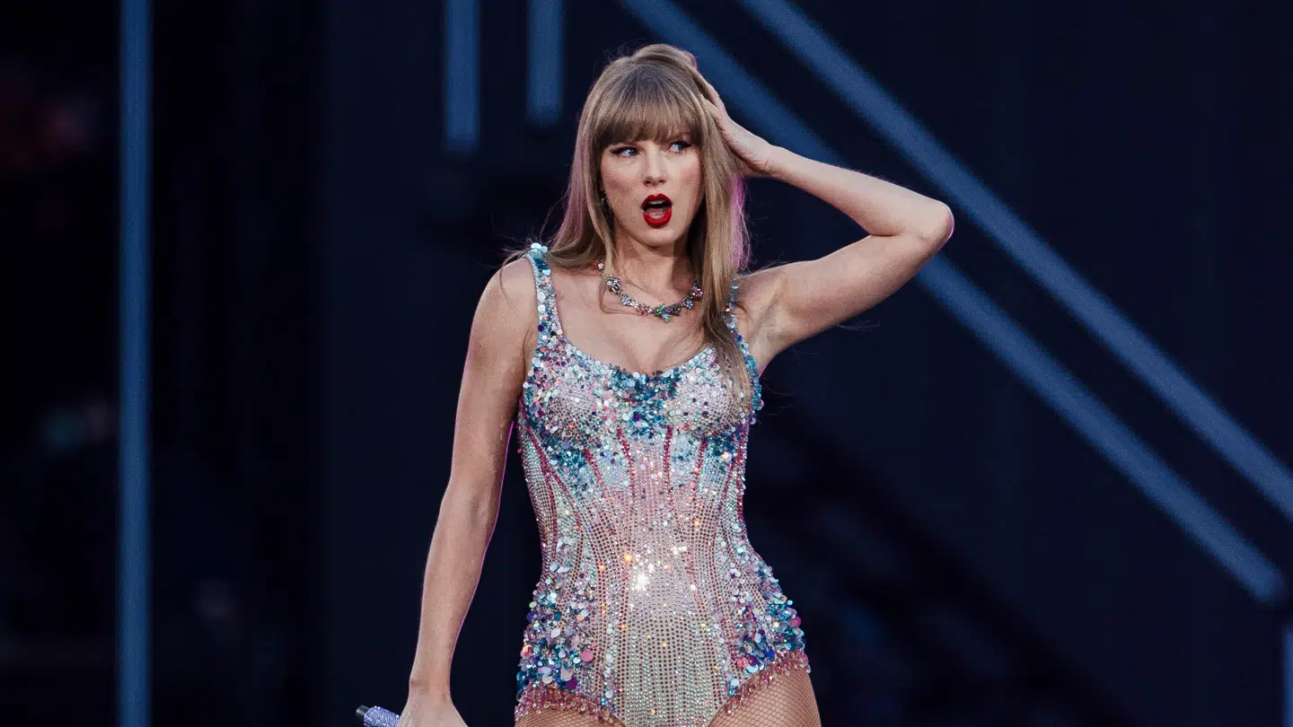 Taylor Swift afsluttede sidste år sin lange verdensturné The Eras Tour. Nu lancerer hun en dokumentarserie, hvor seere kan komme med i kulissen.