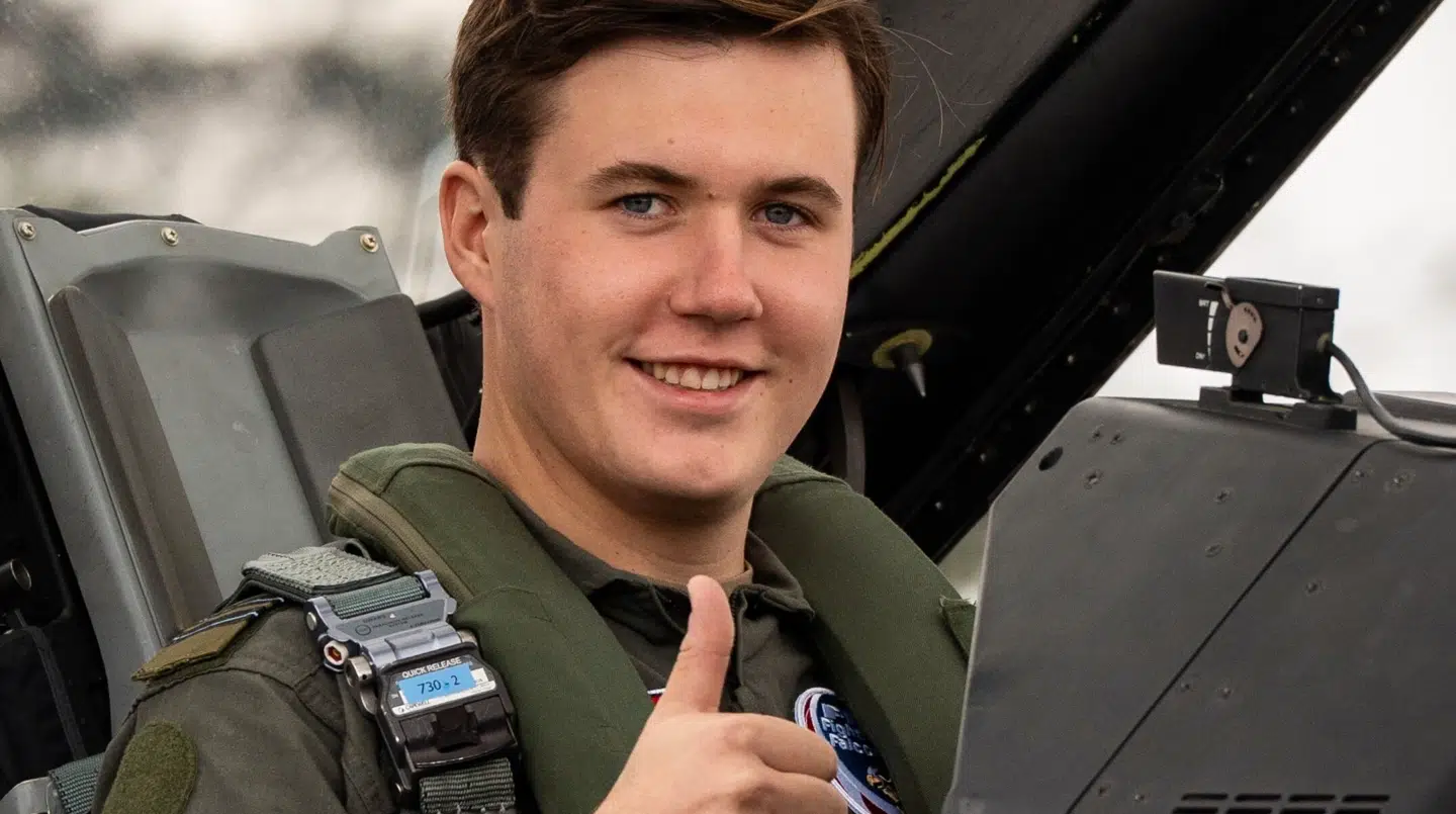 Kongehuset har delt et væld af billeder og videoer fra kronprins Christians flyvetur mandag – og det er der en særlig grund til, forklarer en kongehusekspert. Foto: Kongehuset