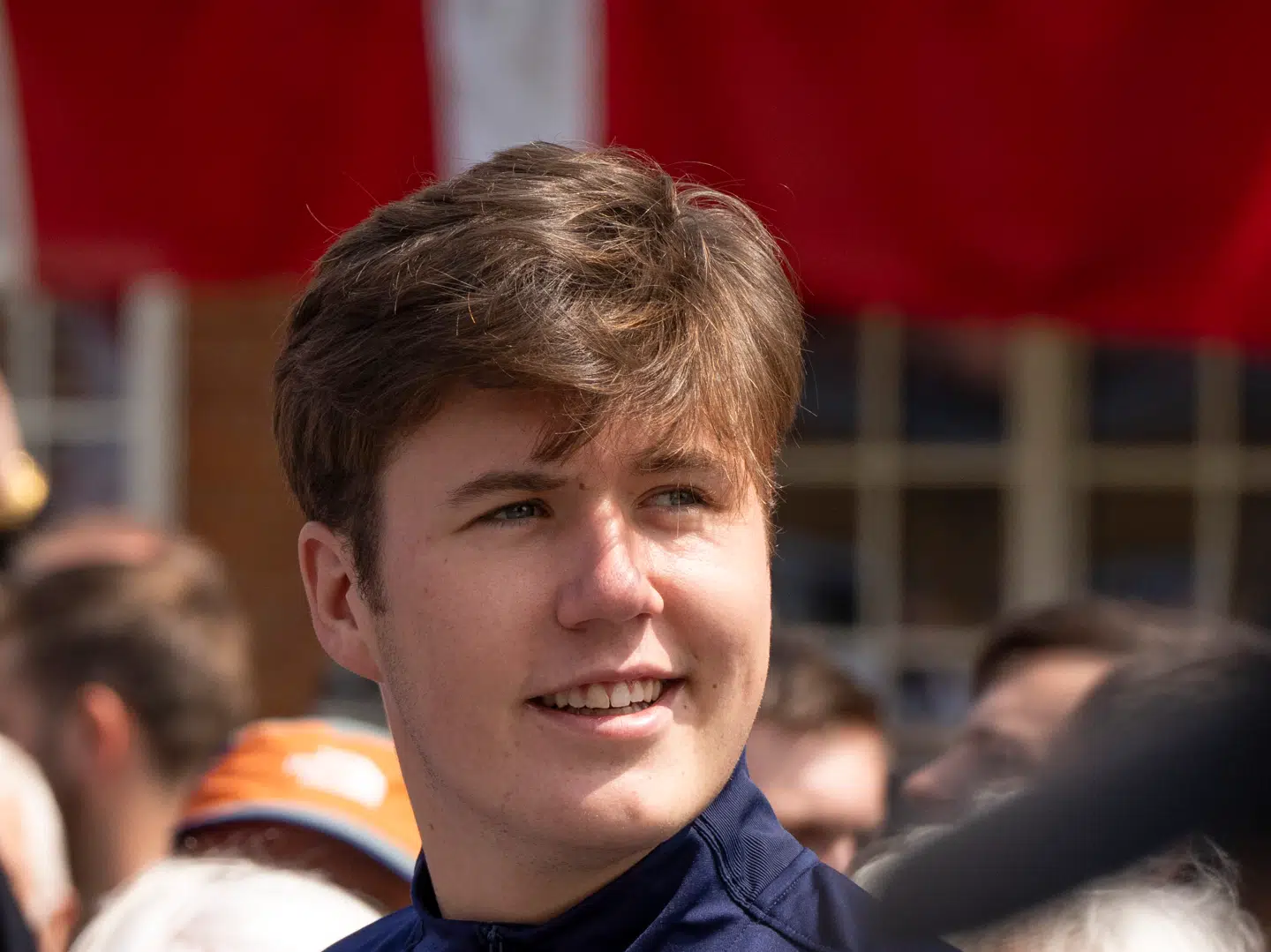 Kronprins Christian fylder 20 år, onsdag 15. oktober 2025. Her ses han tidligere på året, hvor han blev taget imod med dannebrogsflag til Royal Run i Viborg.