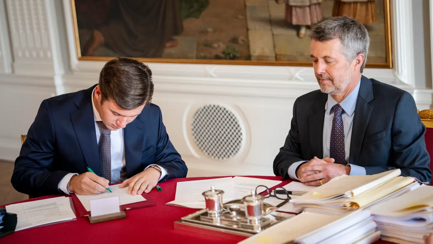 Den 20. juni 2025 underskrev kronprins Christian en erklæring i Folketinget efter grundlovens § 8 om »ubrødeligt at ville overholde grundloven«.