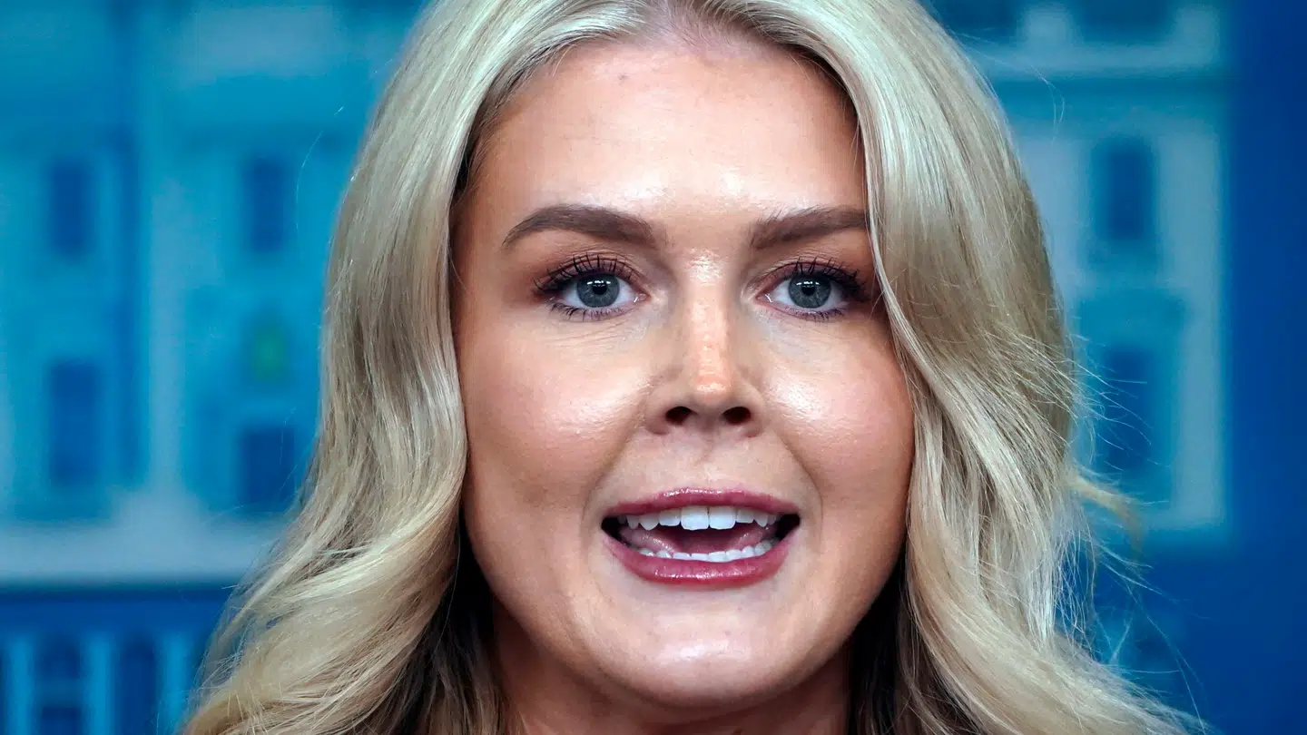 To gange har Donald Trump nu kommenteret på Karoline Leavitts læber.