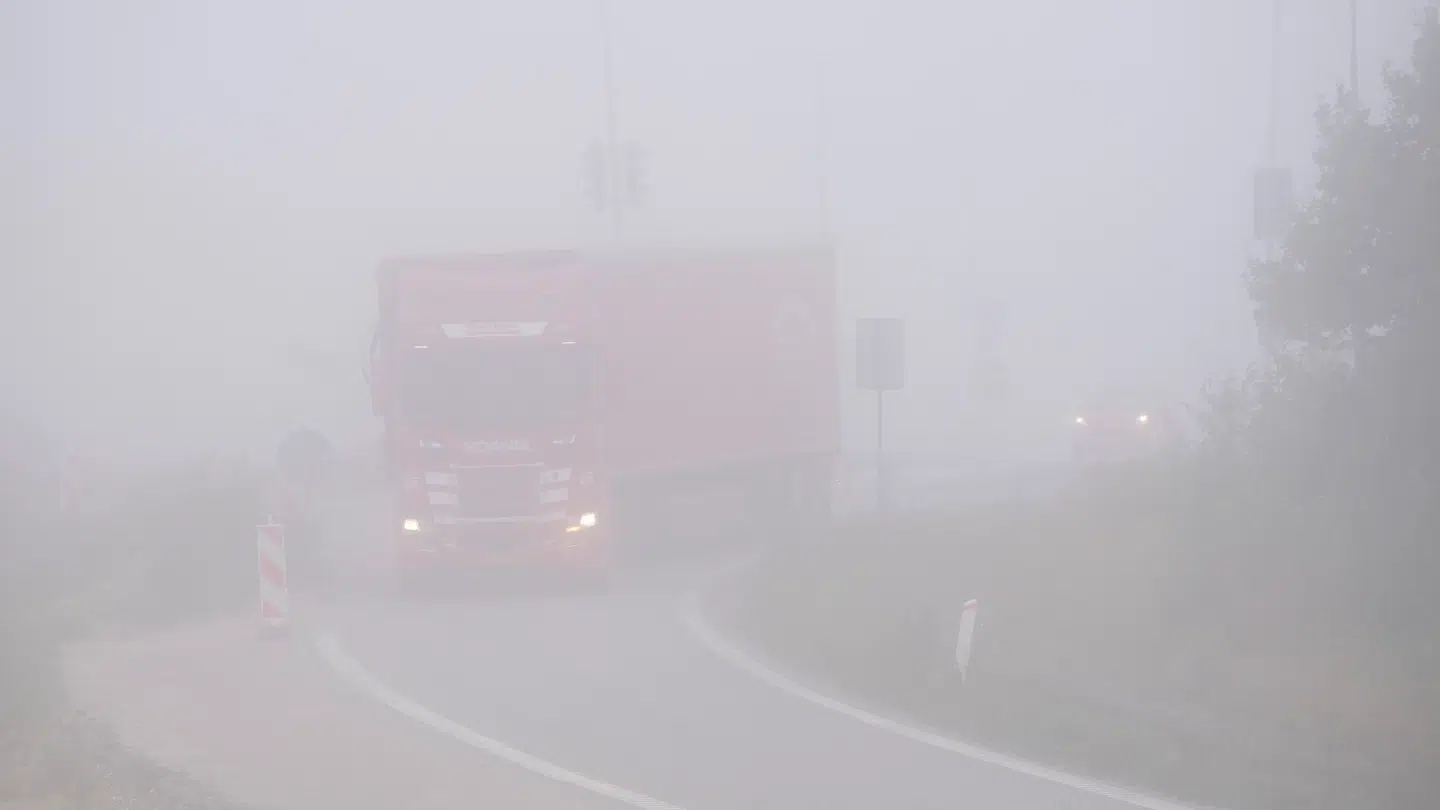 DMI melder om risiko på sigtbarhed under 100 meter i onsdagens morgentrafik.