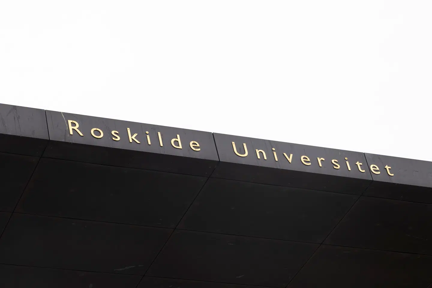 Statsminister Mette Frederiksen (S) angreb RUC i sin årsmødetale på partiets kongres og anklagede universitetet for at føre sin egen udlændingepolitik. Et prærogativ, der ellers udelukkende ligger hos det danske folketing.