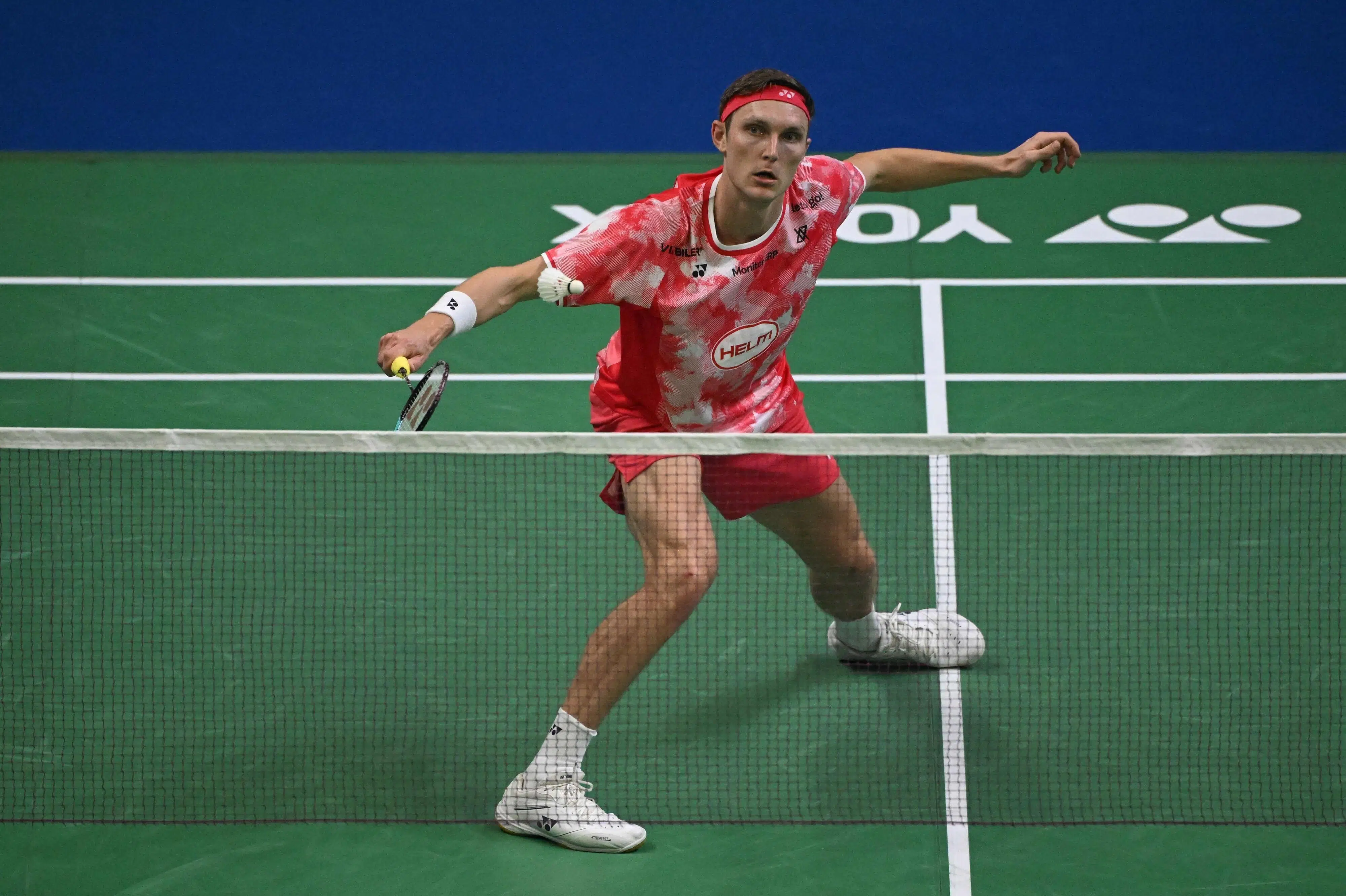 Axelsen viser flotte takter fra start i Denmark Open