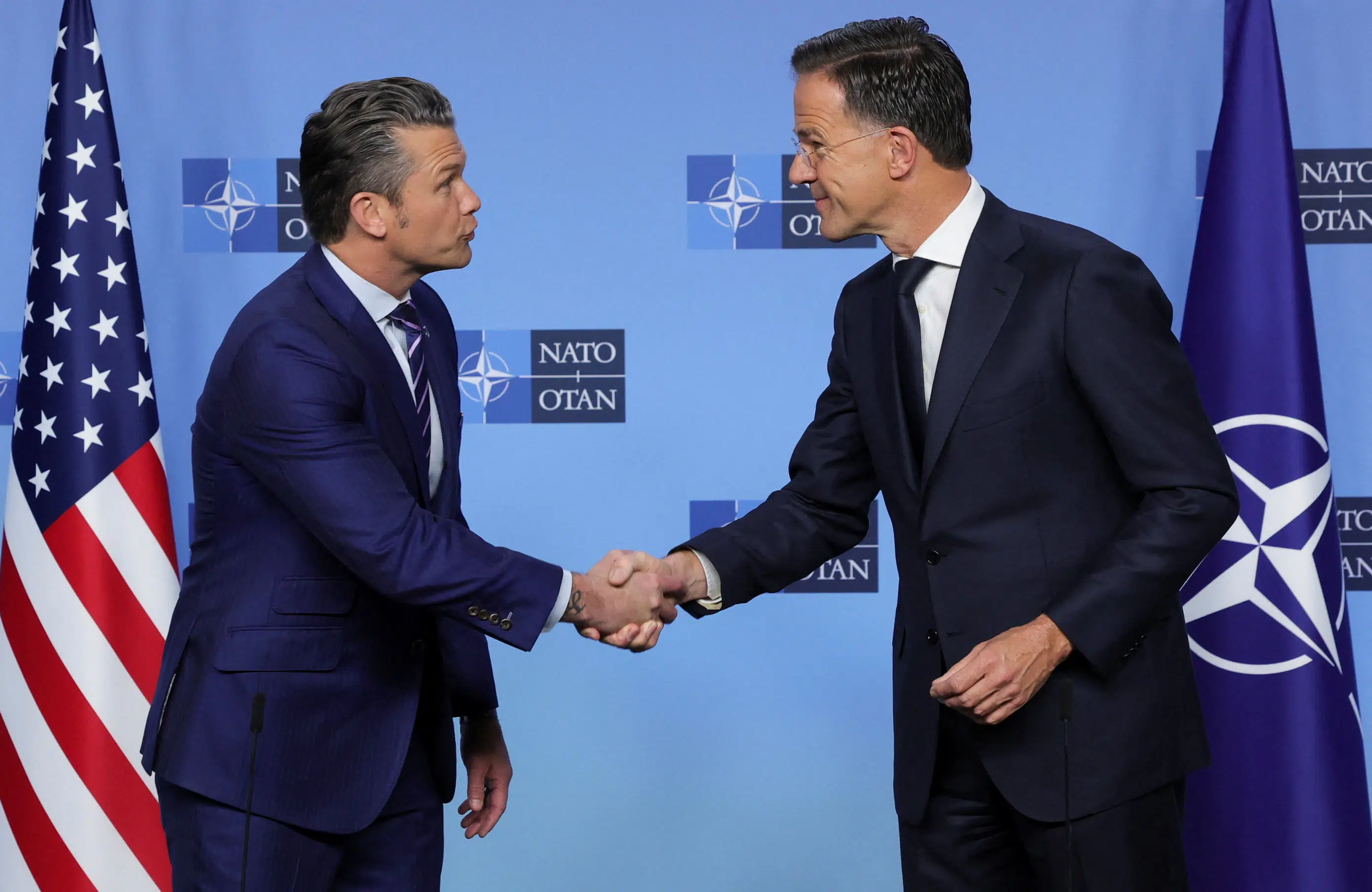 Hegseth kommer med trussel til Putin, mens stribevis af lande tilslutter sig våbeninitiativ