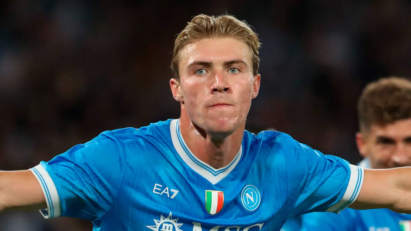 Rasmus Højlund havde det svært i sine to sæsoner i den engelske klub. Men i Italien er han begyndt at blomstre.